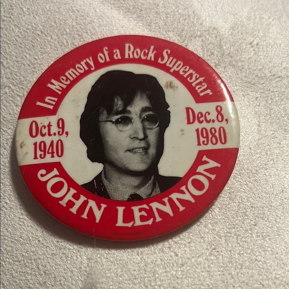 Red John Lennon Memorial Button 3”. WA507